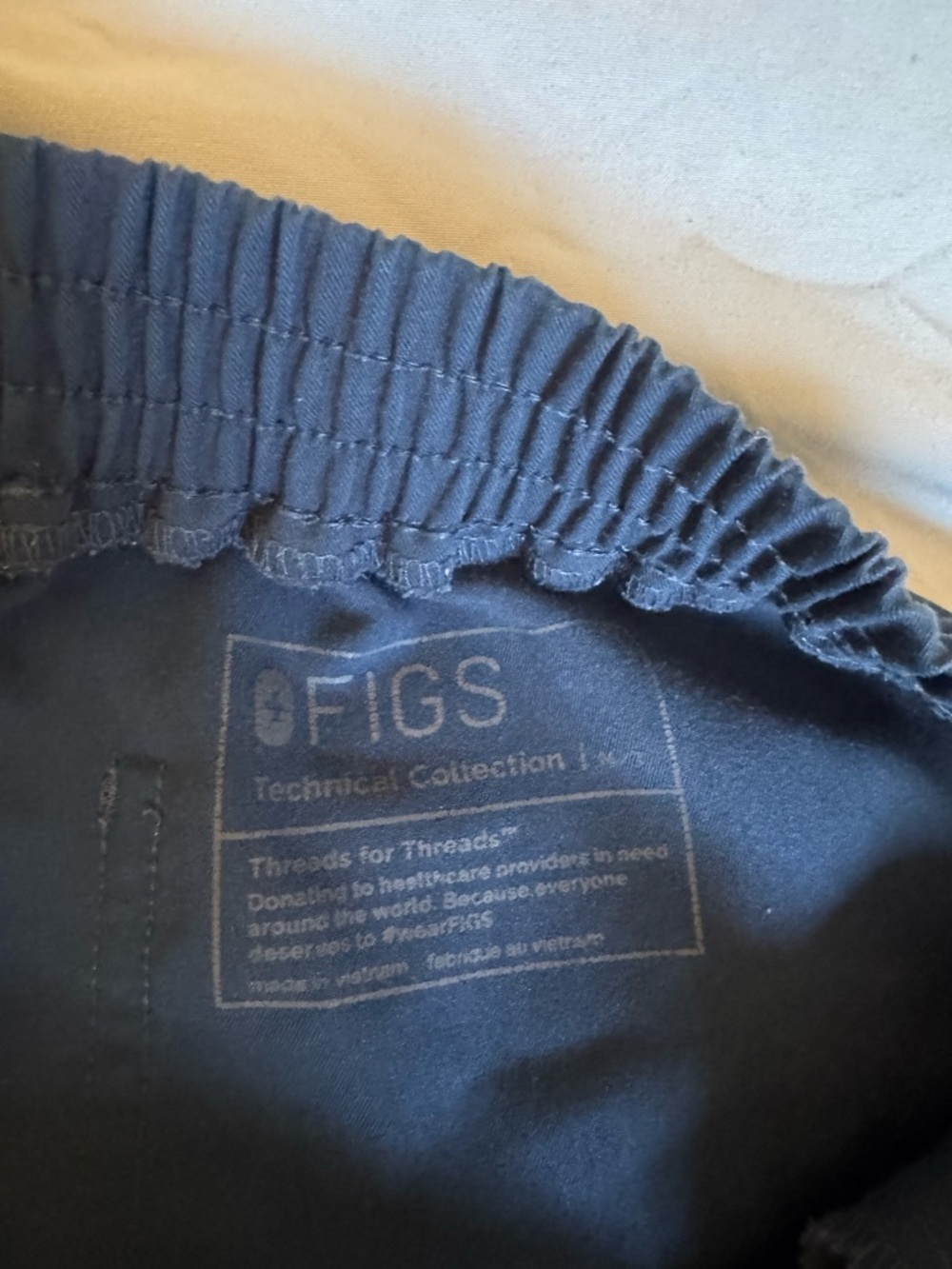 FIGS - Yola Skinny Scrub Pant Dark Harbour. Size: Medium TALL - Picture 2 of 6